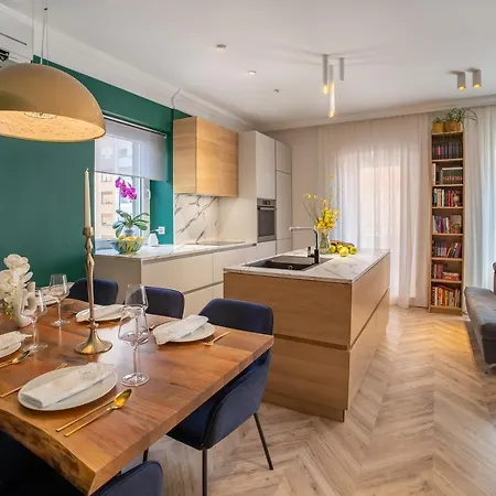 Great Location-luxury +free Parking *