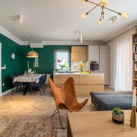 Great Location-luxury +free Parking *