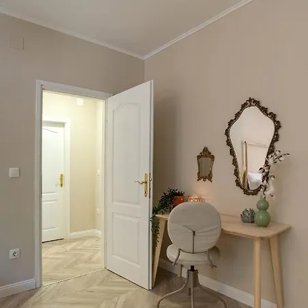 Great Location-luxury +free Parking Pula