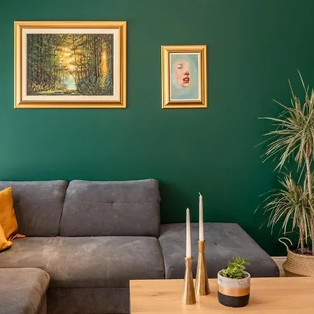 Great Location-luxury +free Parking Apartment *
