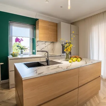 Great Location-luxury +free Parking *