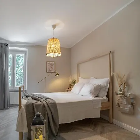 Great Location-luxury +free Parking Apartment