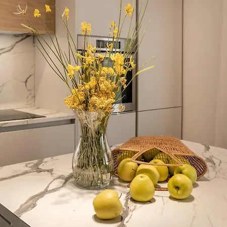 Great Location-luxury +free Parking Apartment *