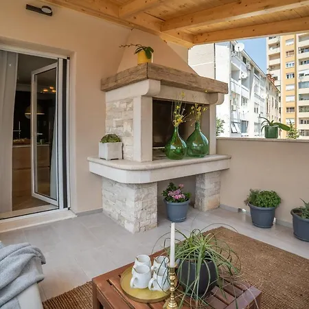 Great Location-luxury +free Parking Apartment