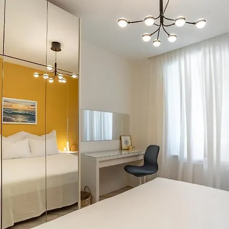 Great Location-luxury +free Parking